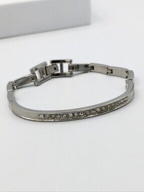 5/25$   Silver tone rhinestone bracelet